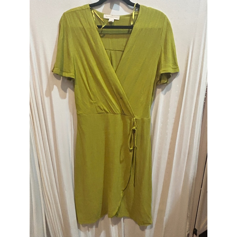 Monteau Los Angeles Green Wrap Dress Short Sleeve Elastic Waist Casual Midi